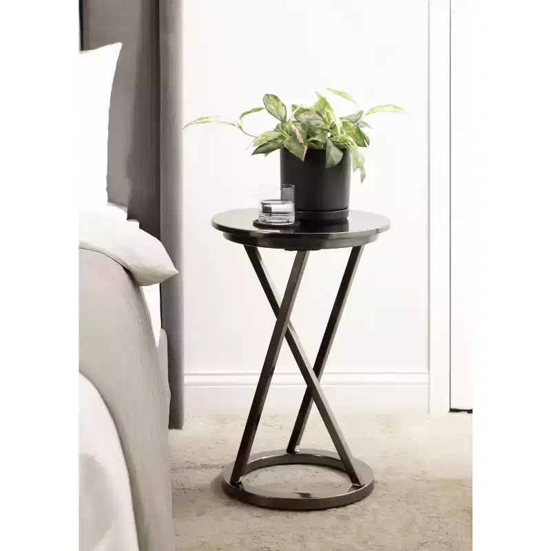 Table d'appoint ronde en métal au fini laiton antique